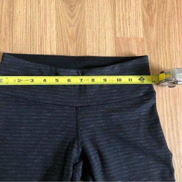 LOT OF2 Lululemon Womens Secret Garden/Striped Capri Crop Leggings Size 2 - Picture 14 of 16